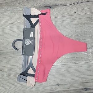 VINCE CAMUTO THONG.